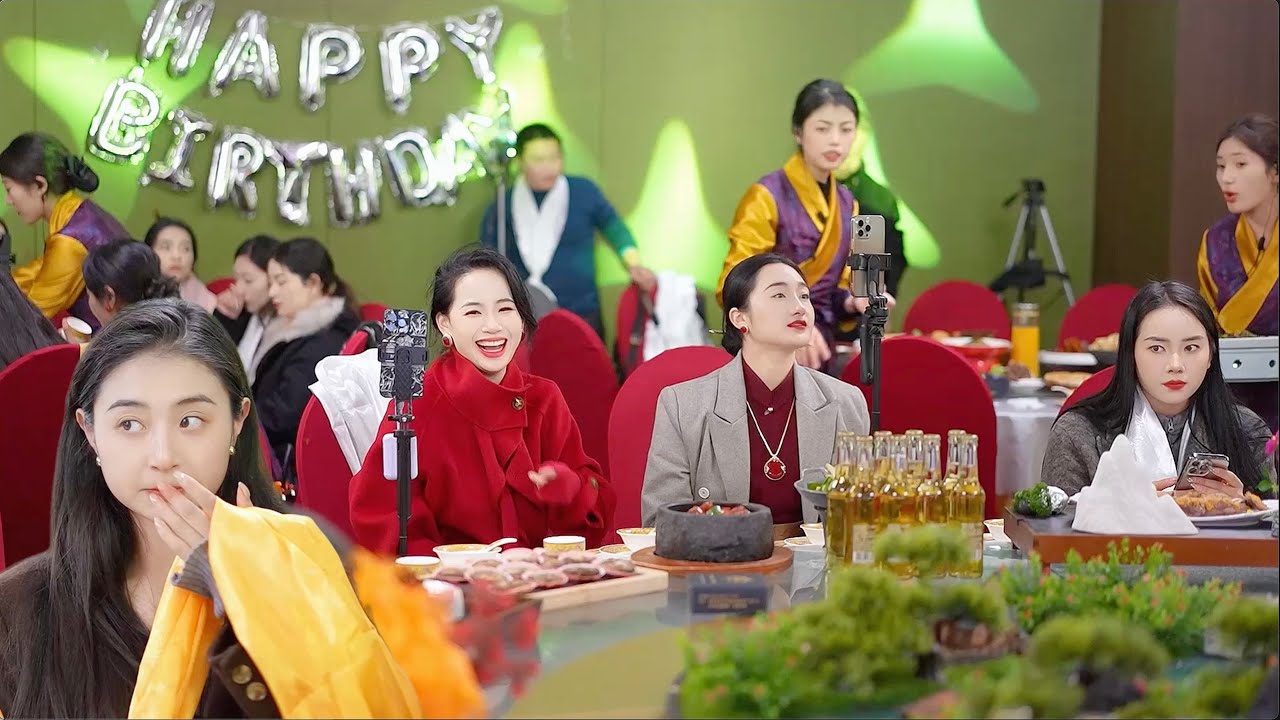 Все тибетские красавицы собрались вместе, так приятно для глаз.