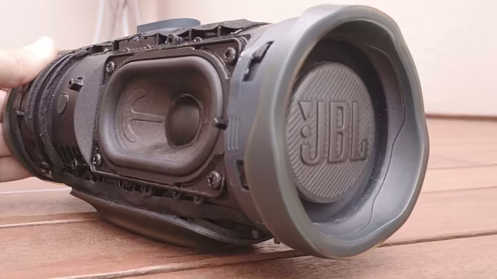 JBL Charge 4 | Bass Test With Low Frequency Mode 100% Volume