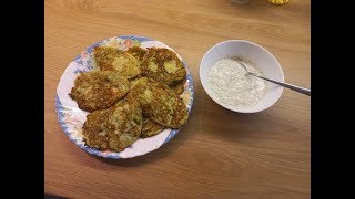 видео: На кухне!  ==Вкуснющие оладки из кабачка с соусом картинка: На кухне!  ==Вкуснющие оладки из кабачка с соусом
