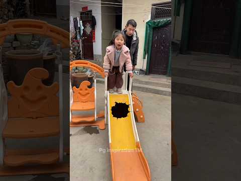 झूले में गड्ढा 🕳️ फिर 😱#shorts