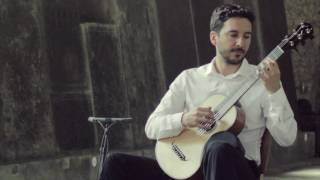 Luciano Massa plays Bach&#39;s Prelude BWV 998