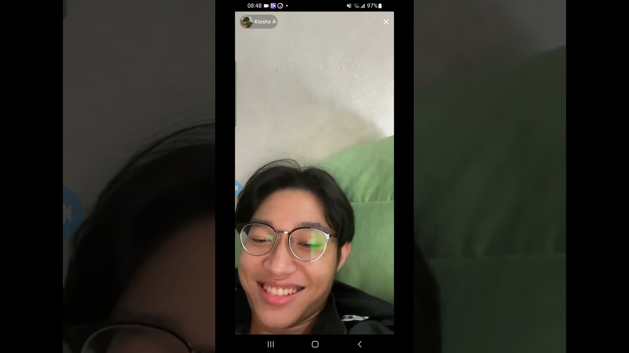 keisha alvaro live sambil vc an sama pacarnya frisly herlind #keishaalvaro #frisllyherlind #bucin