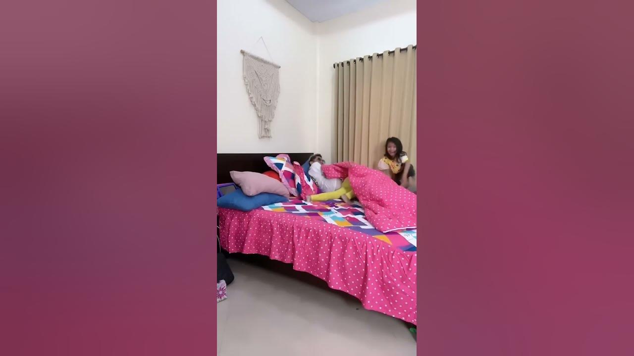 PRANK SUARA KUNTILANAK 🤣🤣 #shorts #aluna #amanda #alviandmiracle PRANK SUARA KUNTILANAK 🤣🤣 #shorts #aluna #amanda #alviandmiracle