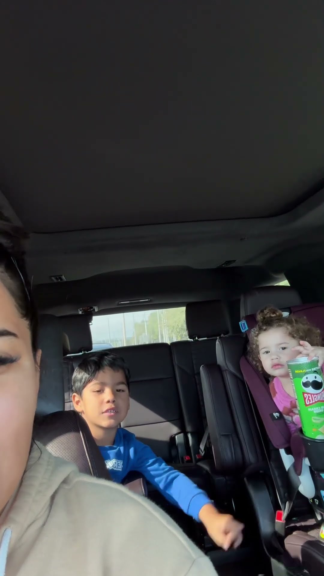 Mom catches daughter and son arguing over chips #shorts