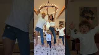 The 1-Leg Jeans Are Back