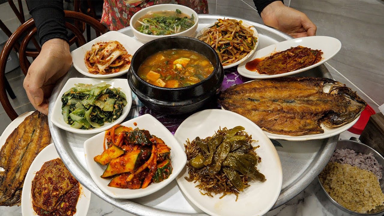 30 лет традиционной корейской кухни, которую едят в очереди с рассвета - корейская уличная еда