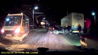 Видео ДТП Рязань Канищево, остановка 3-й квартал 30.03.2015 от 281vlad, 3-й  квартал, Рязань, Россия