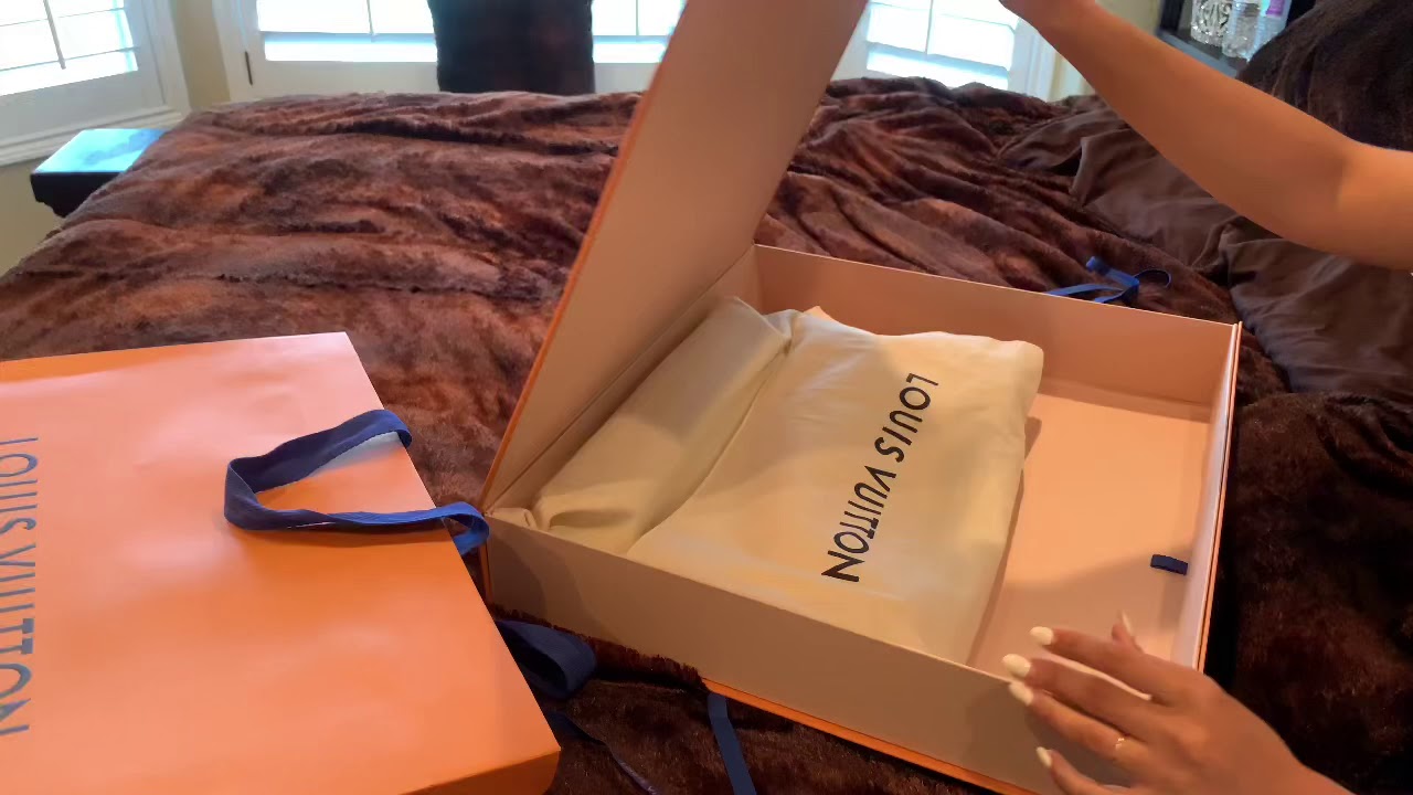 Unboxing Louis Vuitton Graceful PM!!!!!! - YouTube