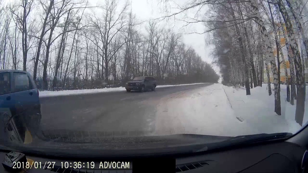 Машина поворачивает налево Машина поворачивает налево