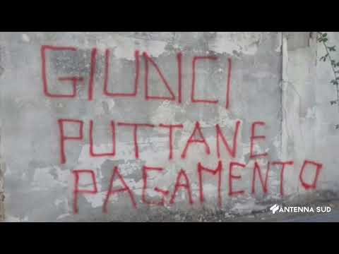 04  Luglio 2022   Lecce   Tribunale   Scritte offensive contro i giudici