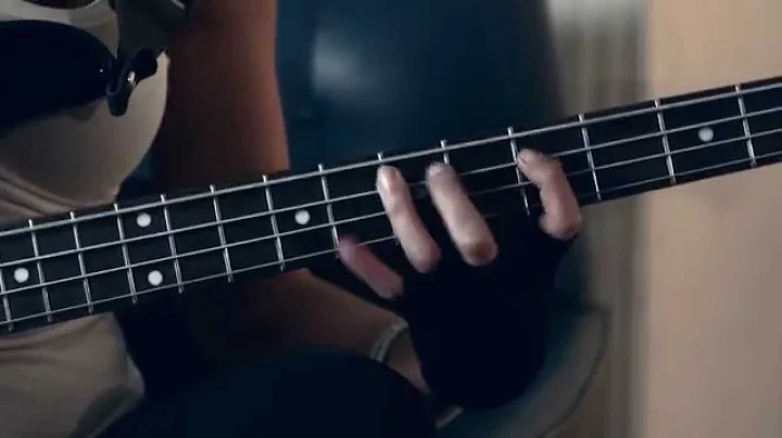 Led Zeppelin Black Dog bass cover by Tanya O'Calla...