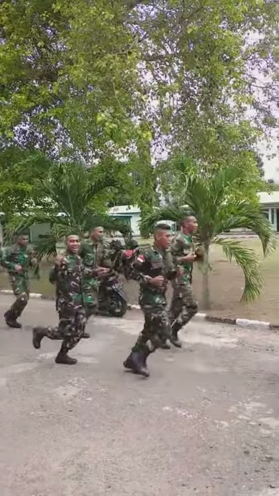 Rombongan TNI lari pagi