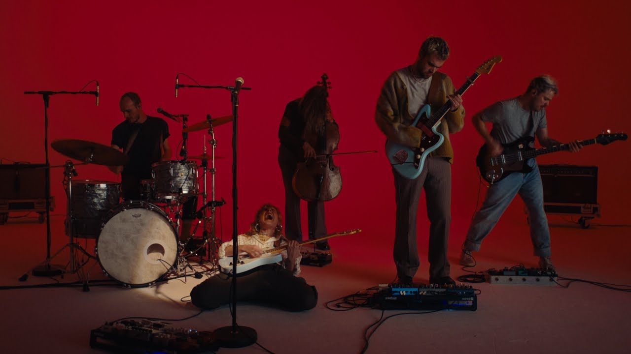 Guarda Heart's Desire (Official Live Performance) su YouTube Guarda Heart's Desire (Official Live Performance) su YouTube