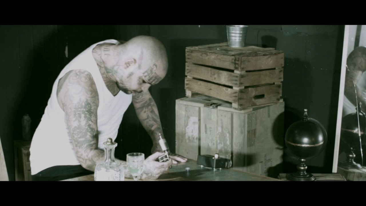 Assista a SKUNK D.F. "Impermeable" (Videoclip) no YouTube Assista a SKUNK D.F. "Impermeable" (Videoclip) no YouTube