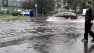 Погоня за писями #6 у нас в городе был небольшой дождик ( плаваем в лужи)