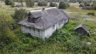 картинка: Далёкая заброшенная деревня.Тут давно нет людей.Последний взгляд на покинутый мир в дикой природе