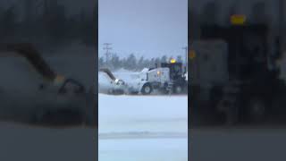 ⚠️YELLOWKNIFE AIRPORT FEB10 CLEARING SNOW ON THE RUNWAY #aviation #viral #automobile #airplane