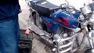 Мопед Альфа. Замена масла в двигателе.:Moped Alpha. Changing the oil in the engine.