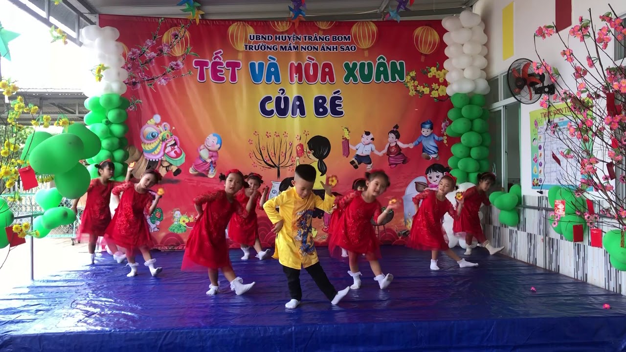 Múa Bé đón tết sang