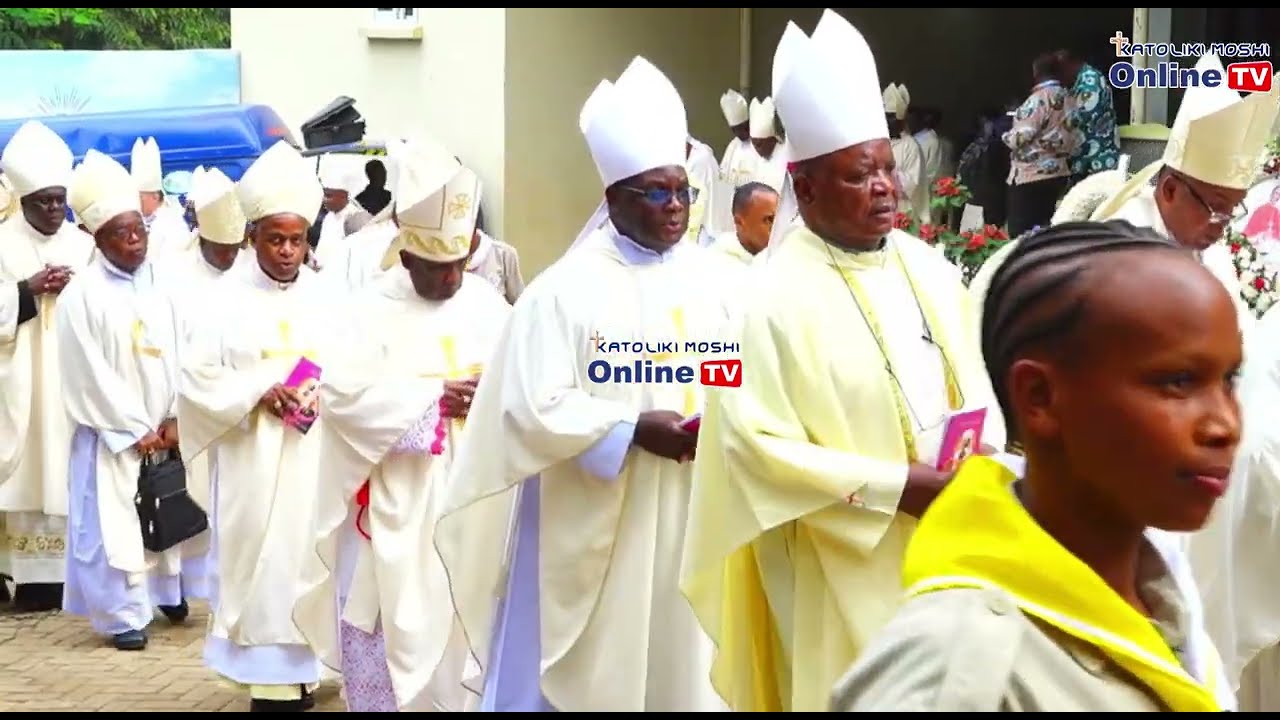 MAANDAMANO YA KUUPELEKA MWILI WA HAYATI MWADHAMA POLKARP KADINAL PENGO MAKABURINI KWA MAZIKO