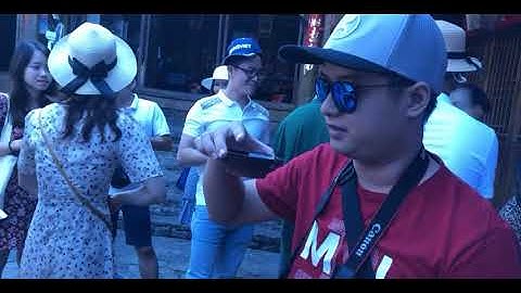 Uống rượu đập bát của dân tộc Miêu (drinking wine beating the bowl of the Mieu people)