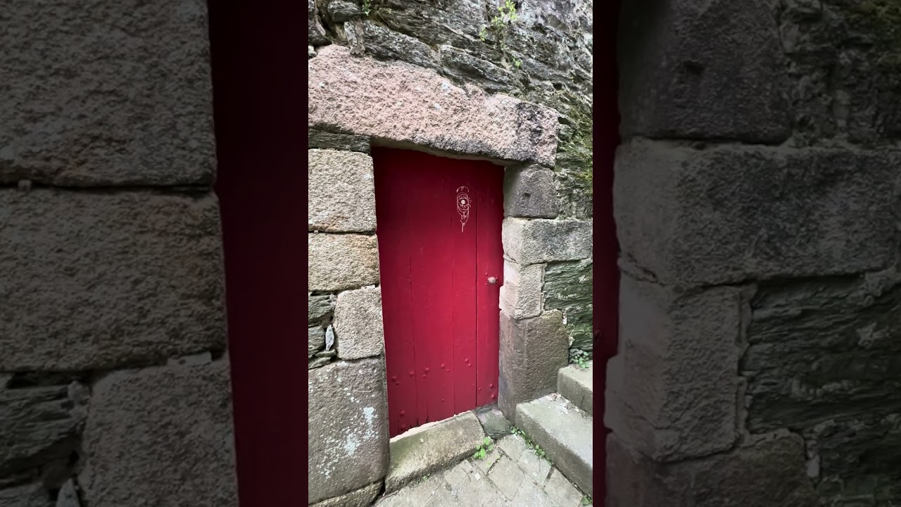 Улица красных дверей Morlaix - Морле старинный портовый город расположенный на северо-западе Франции