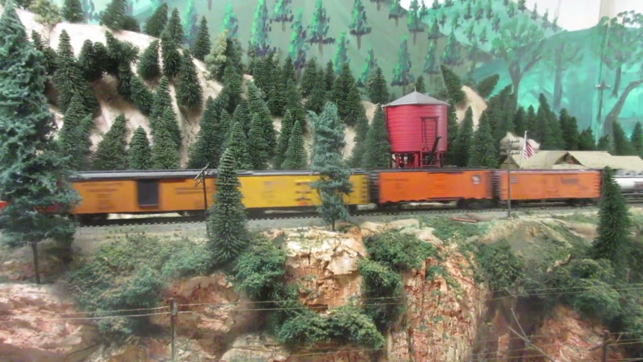 Great Northern Railway: Nick's new NS diesel 22 freight car train at Willmar