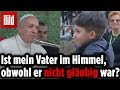 Kleiner Junge mit bewegender Frage an den Papst