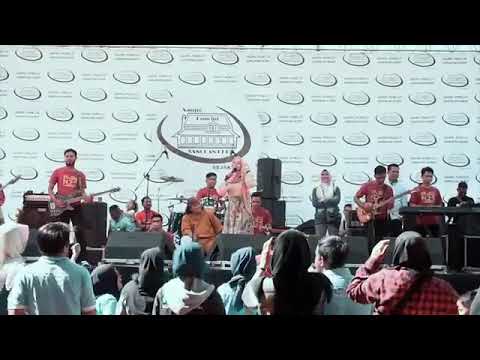LESTY KEJORA ● TIADA GUNA ||| LIVE BANDUNG
