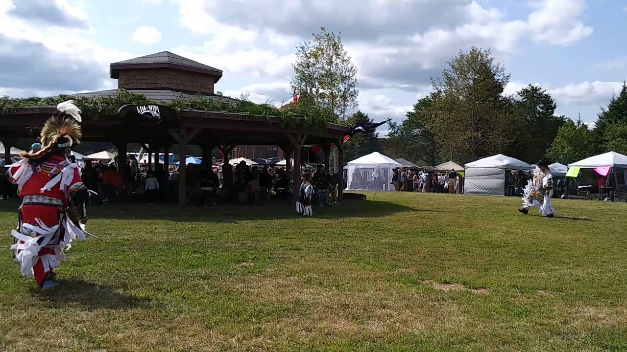 Eel River Bar First Nations Powwow 2017 Men's Grass Dance YouTube