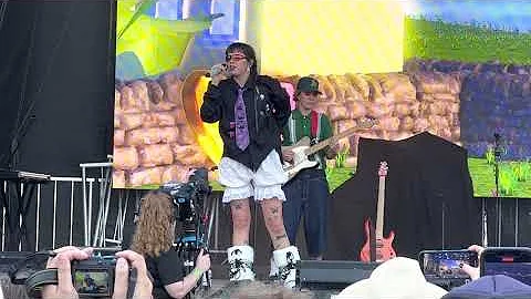 BENEE - Glitter (Live at ACL Fest Austin,Tx 10/14/22)