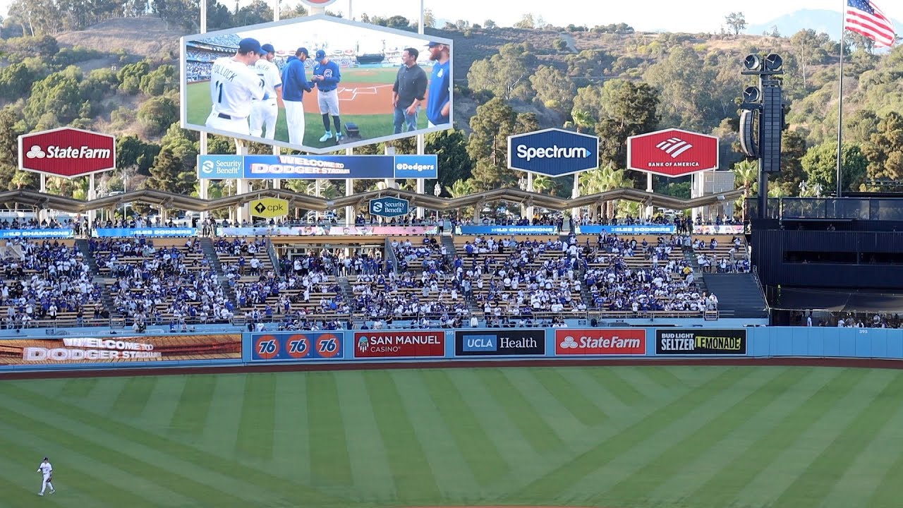 Joc Pederson and Clayton Kershaw take opposite sides for the  Packers-Cowboys game