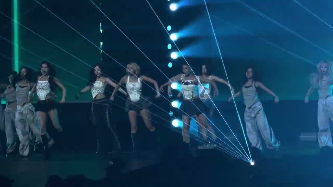 260712｜NMIXX】 1st World Tour in Kaohsiung 18-Slingshot - YouTube