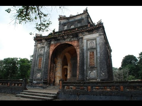 Video: En fottur i Tu Duc Royal Tomb, Hue, Vietnam