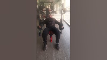 Elevação frontal com halter no banco inclinado com rotação medial pronada