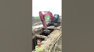 JCB Working Excavator Construction Automobile Mudloading Operator 