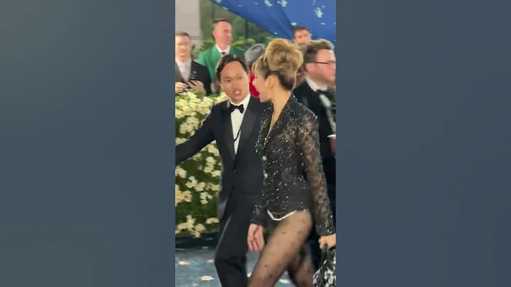 Lisa from Blackpink is stunning on 2025 Met Gala red carpet