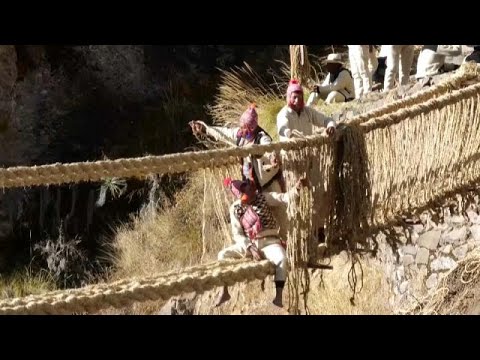 Perù: restaurato l'antico ponte Inca sospeso sul fiume