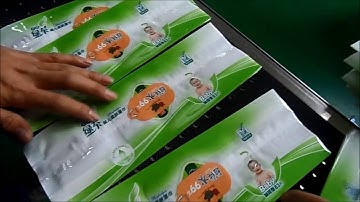 Plastics bag automatic pagination labeling machine／book labeler machine