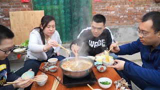 【食味阿远】阿远做“羊蝎子火锅”，整根炖一锅，热腾腾吃着舒坦，真过瘾 | Lamb Spine Hot Pot | Shi Wei A Yuan