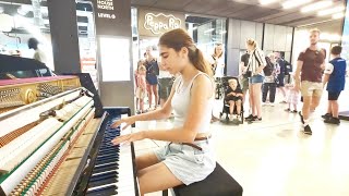 Download Lagu Girl plays crazy original on the mall piano MP3 Download Lagu Girl plays crazy original on the mall piano MP3