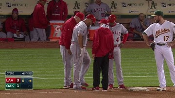 LAA@OAK: Pujols leaves game with hamstring injury