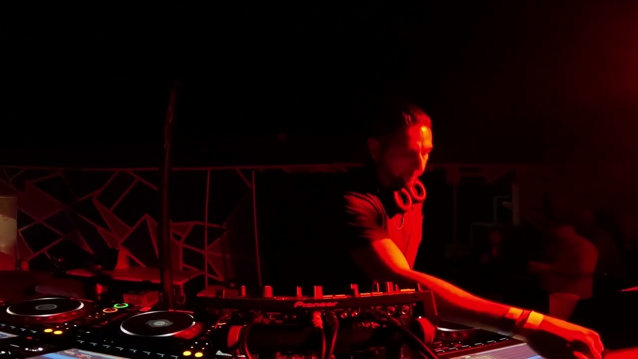 CHRISTIAN TEN | LICKNDIP