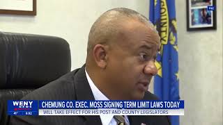 Moss to sign term limits for himself; county lawmakers