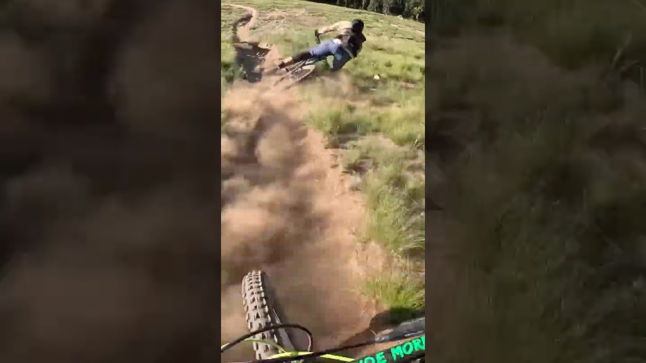 Following a Shredder Down “Time Warp” in Ashland, Oregon - Huge Crash on a Super Loose DH MTB Trail