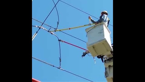 123 High voltage line cut Form an electric arc 115Kv