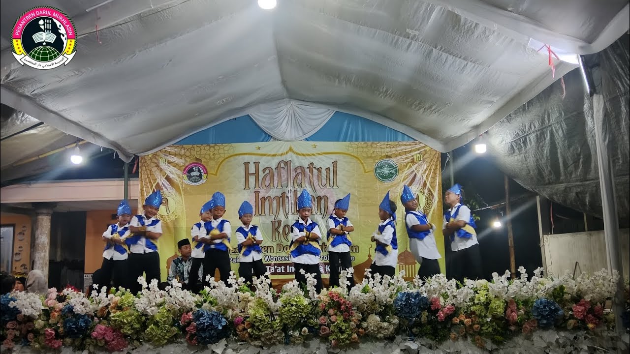 Penampilan santri putra 