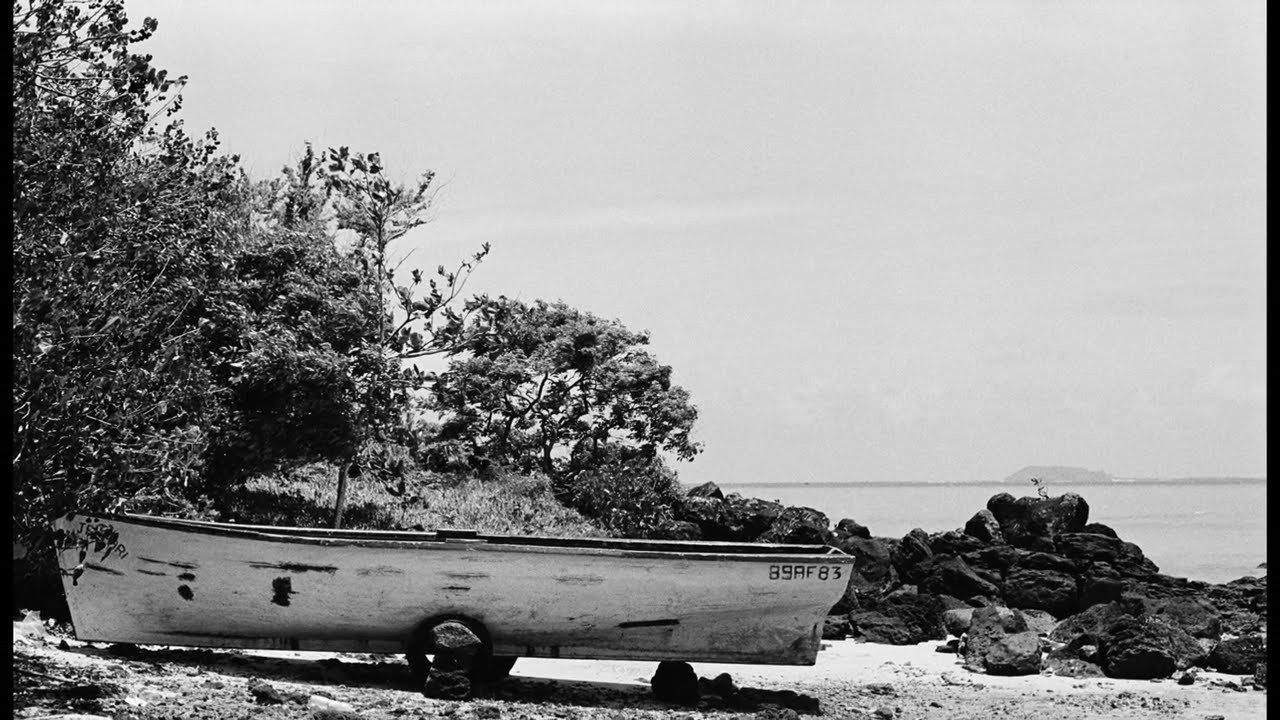 East Coast of Mauritius island, black and white photography, kodak tri-x, nikon f5, 28 and 50mm lens