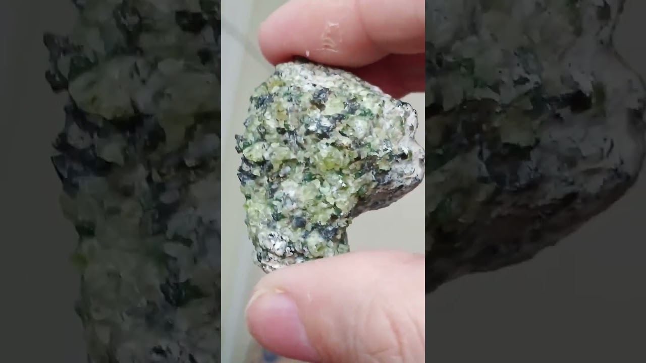 Olivina (peridoto), (MgFe)2SiO4