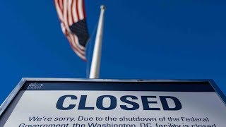 800,000 federal workers furloughed or work without pay in the U.S.